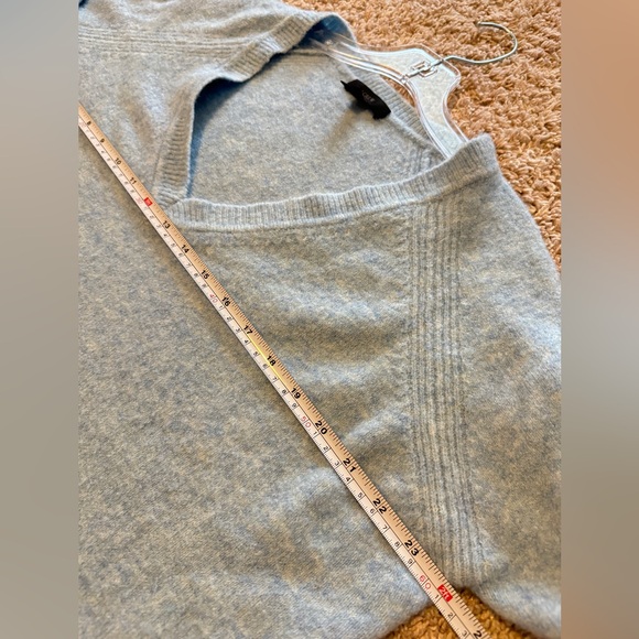 J. Crew V- Neck sweater in supersoft yarn Size L heather blue - Picture 10 of 11